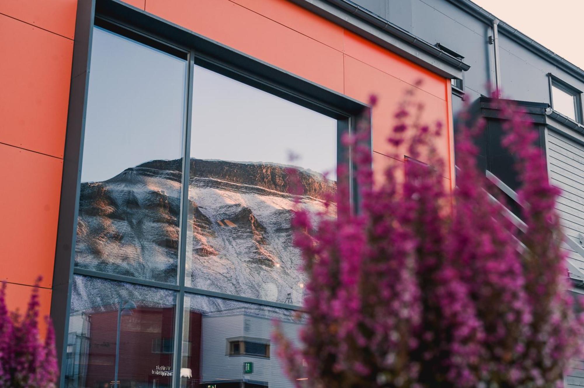 Svalbard Hotell | Polfareren Longyearbyen Dış mekan fotoğraf