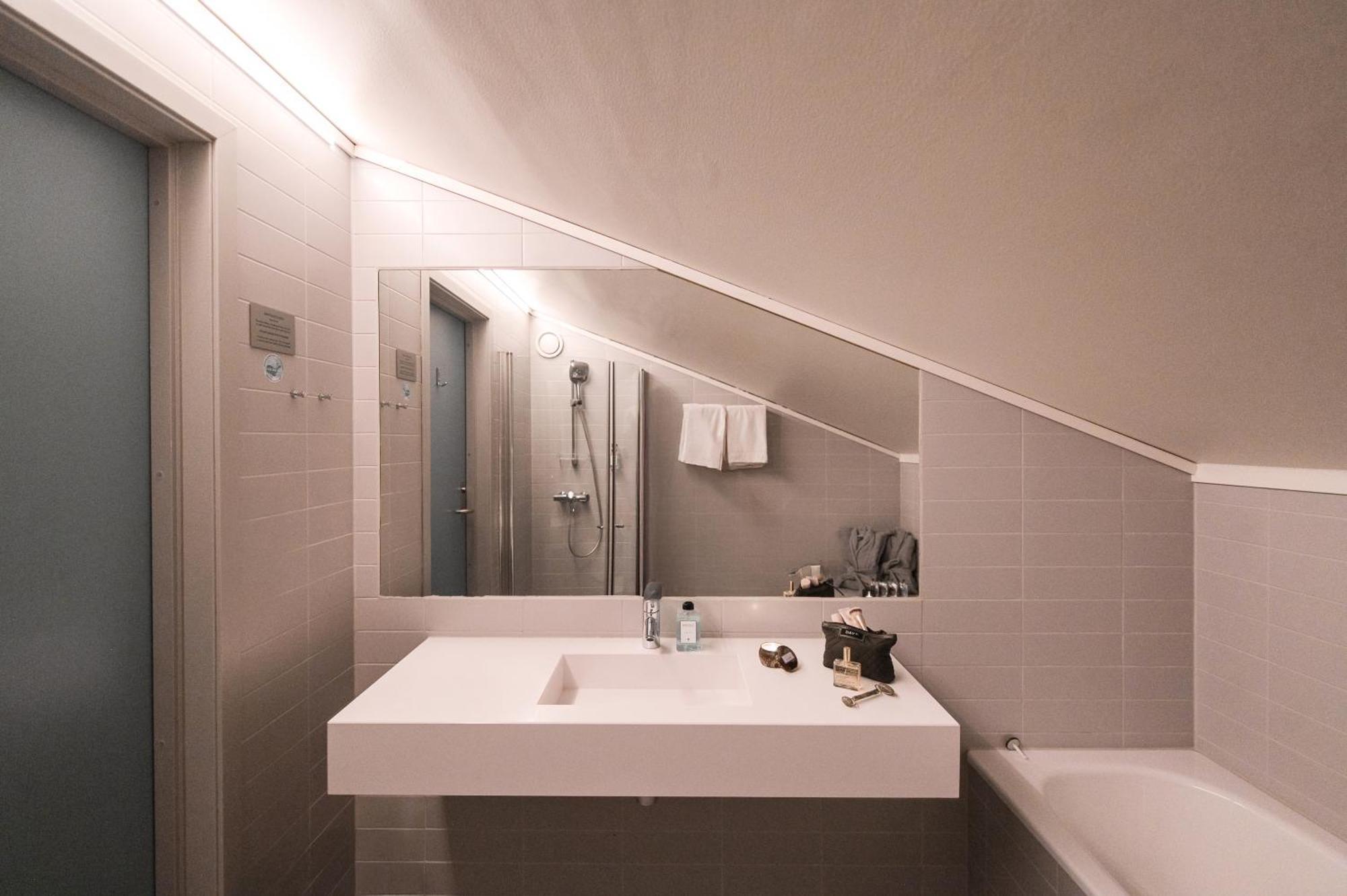 Svalbard Hotell | Polfareren Longyearbyen Dış mekan fotoğraf