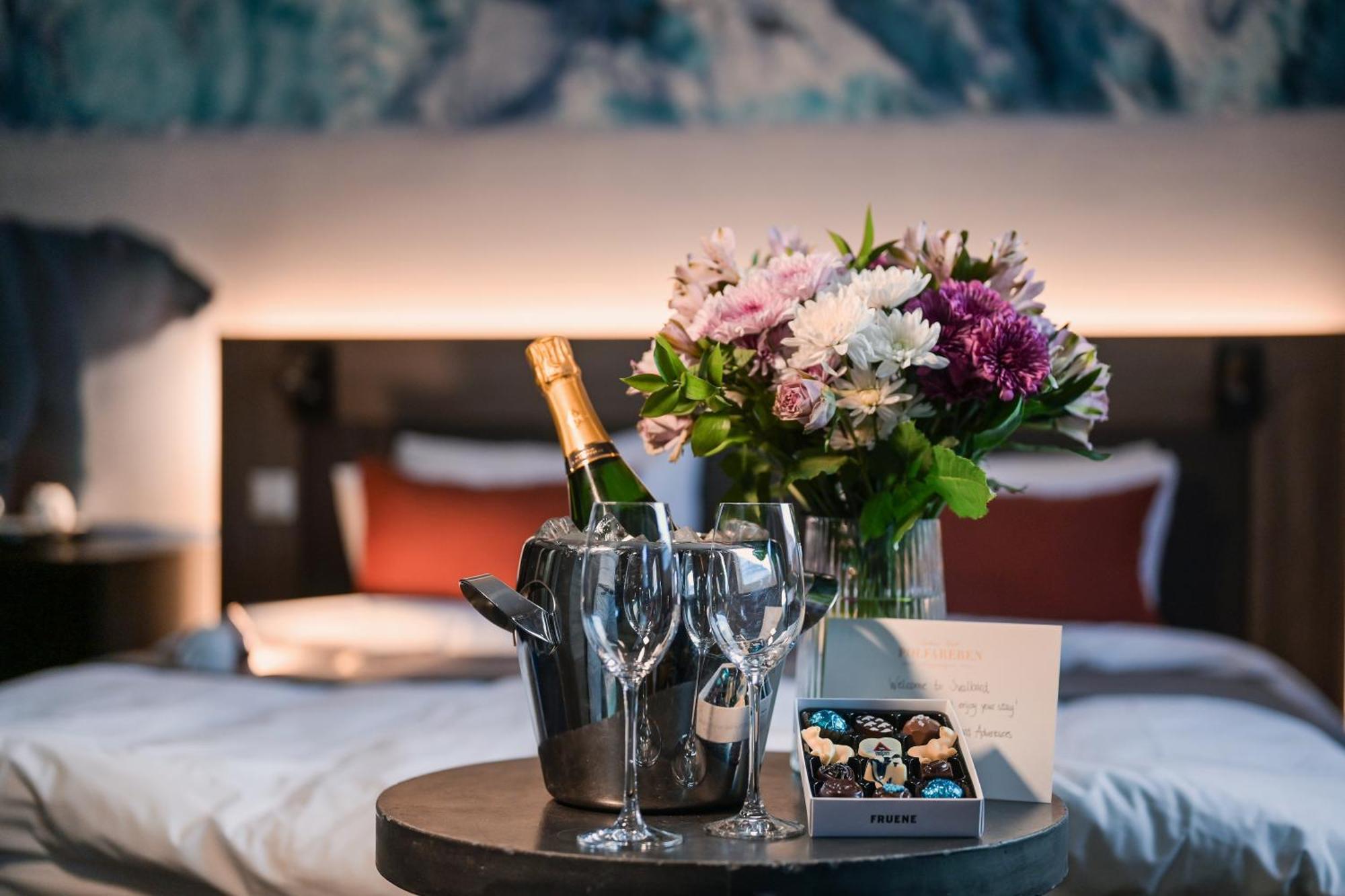 Svalbard Hotell | Polfareren Longyearbyen Dış mekan fotoğraf