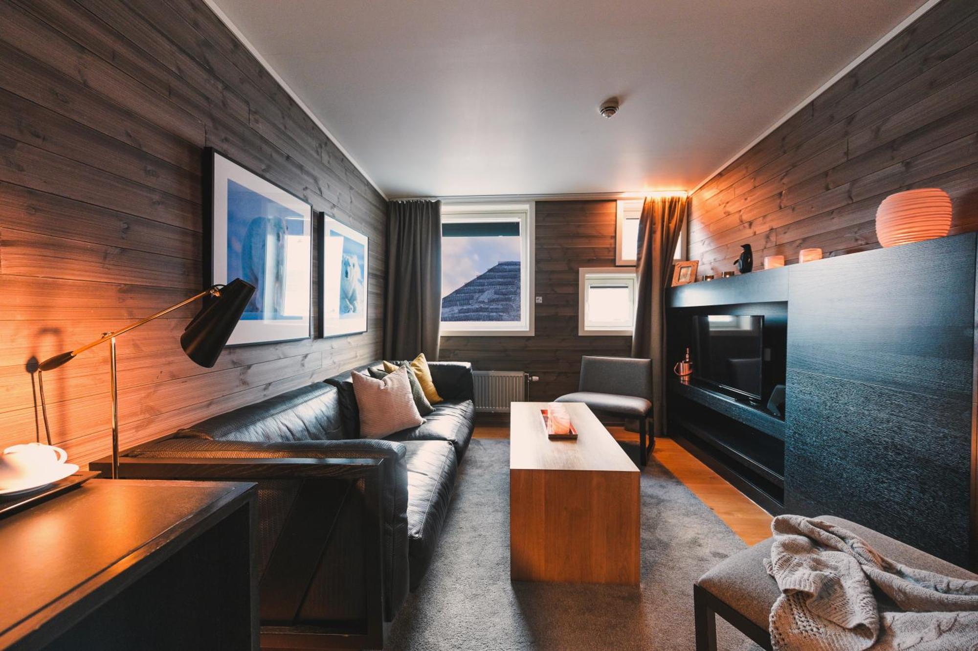 Svalbard Hotell | Polfareren Longyearbyen Dış mekan fotoğraf