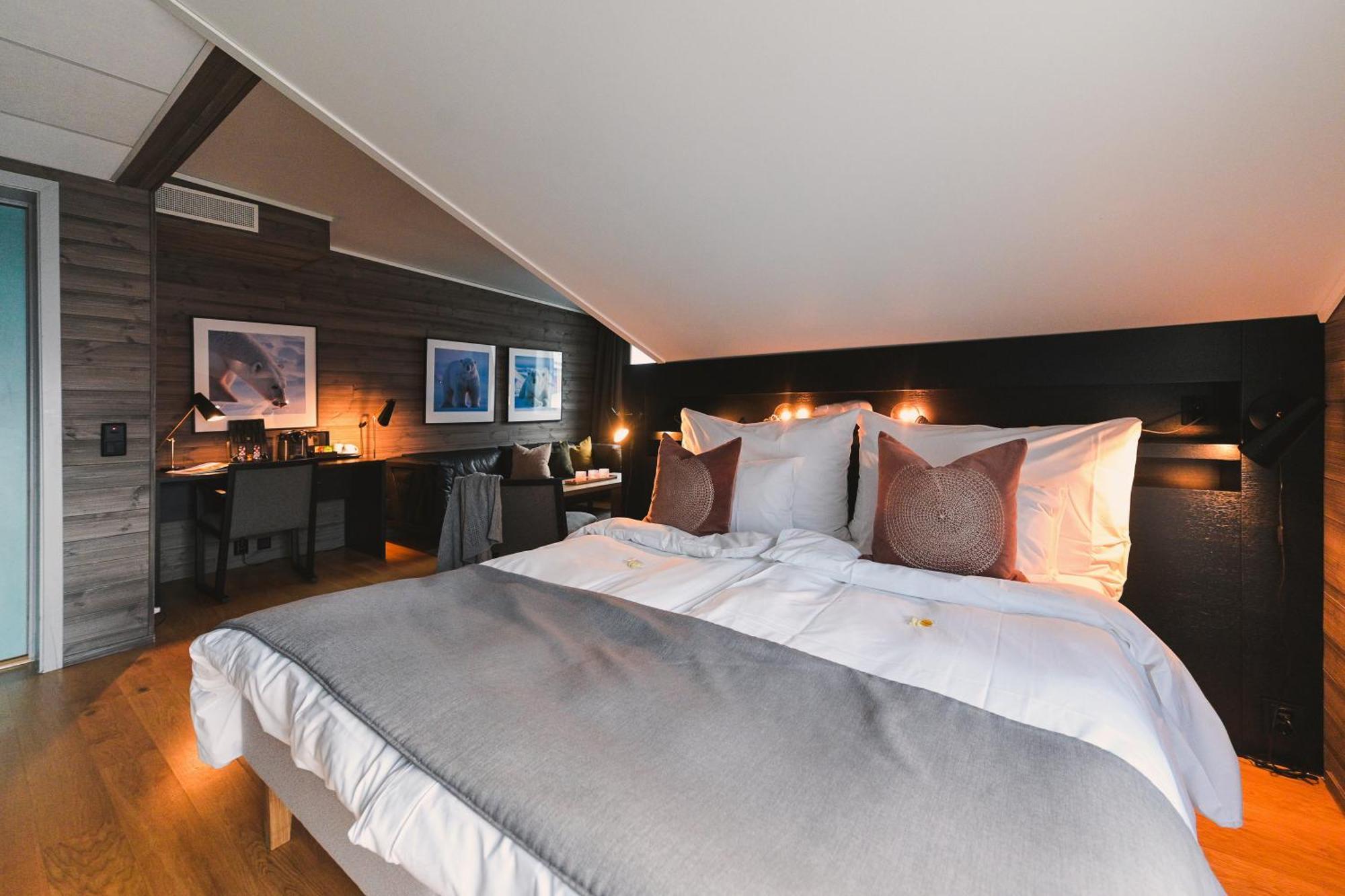 Svalbard Hotell | Polfareren Longyearbyen Dış mekan fotoğraf
