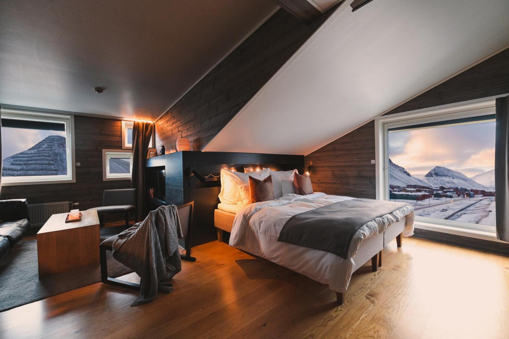 Svalbard Hotell | Polfareren Longyearbyen Dış mekan fotoğraf