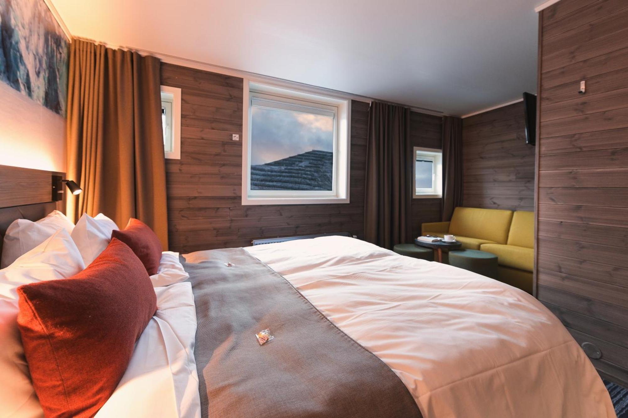 Svalbard Hotell | Polfareren Longyearbyen Dış mekan fotoğraf