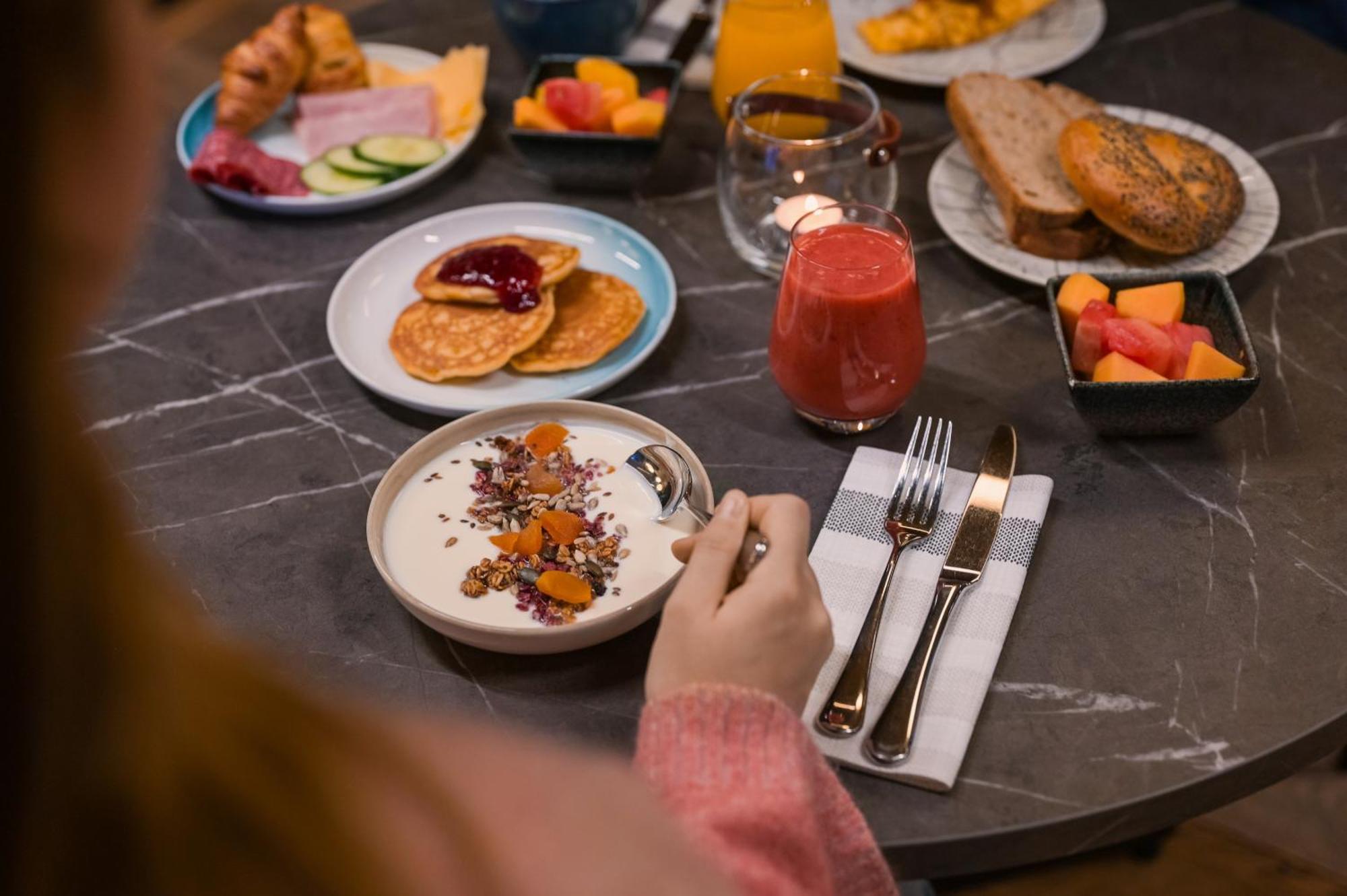 Svalbard Hotell | Polfareren Longyearbyen Dış mekan fotoğraf