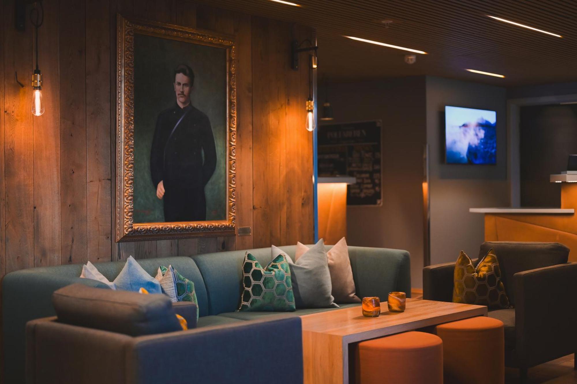 Svalbard Hotell | Polfareren Longyearbyen Dış mekan fotoğraf