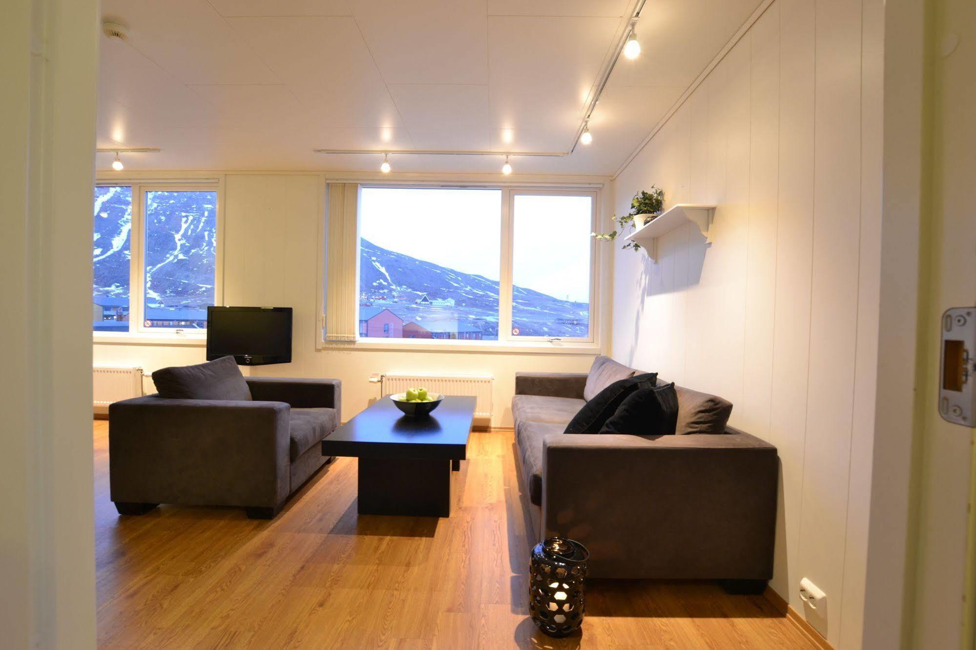 Svalbard Hotell | Polfareren Longyearbyen Dış mekan fotoğraf