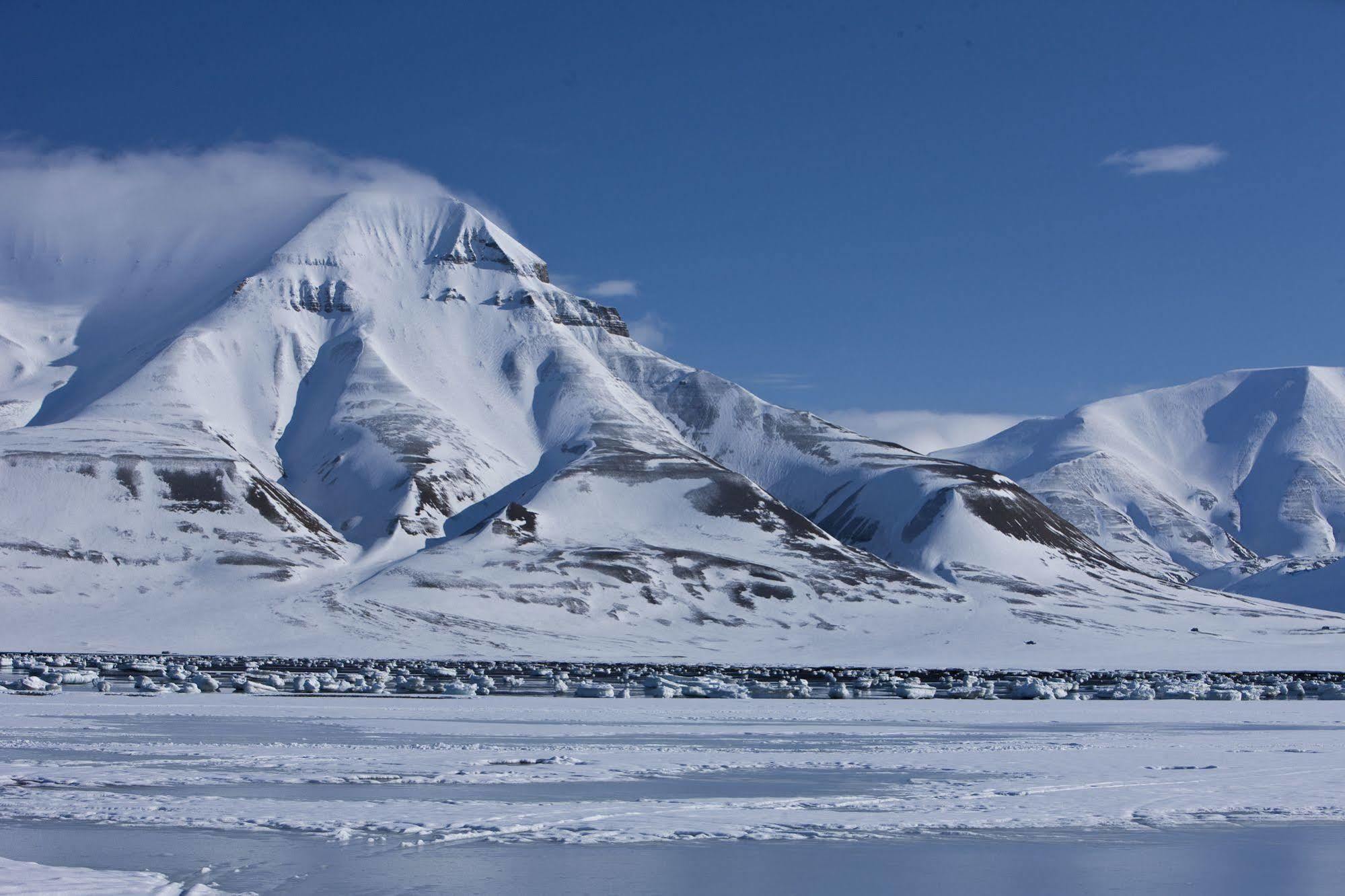 Svalbard Hotell | Polfareren Longyearbyen Dış mekan fotoğraf